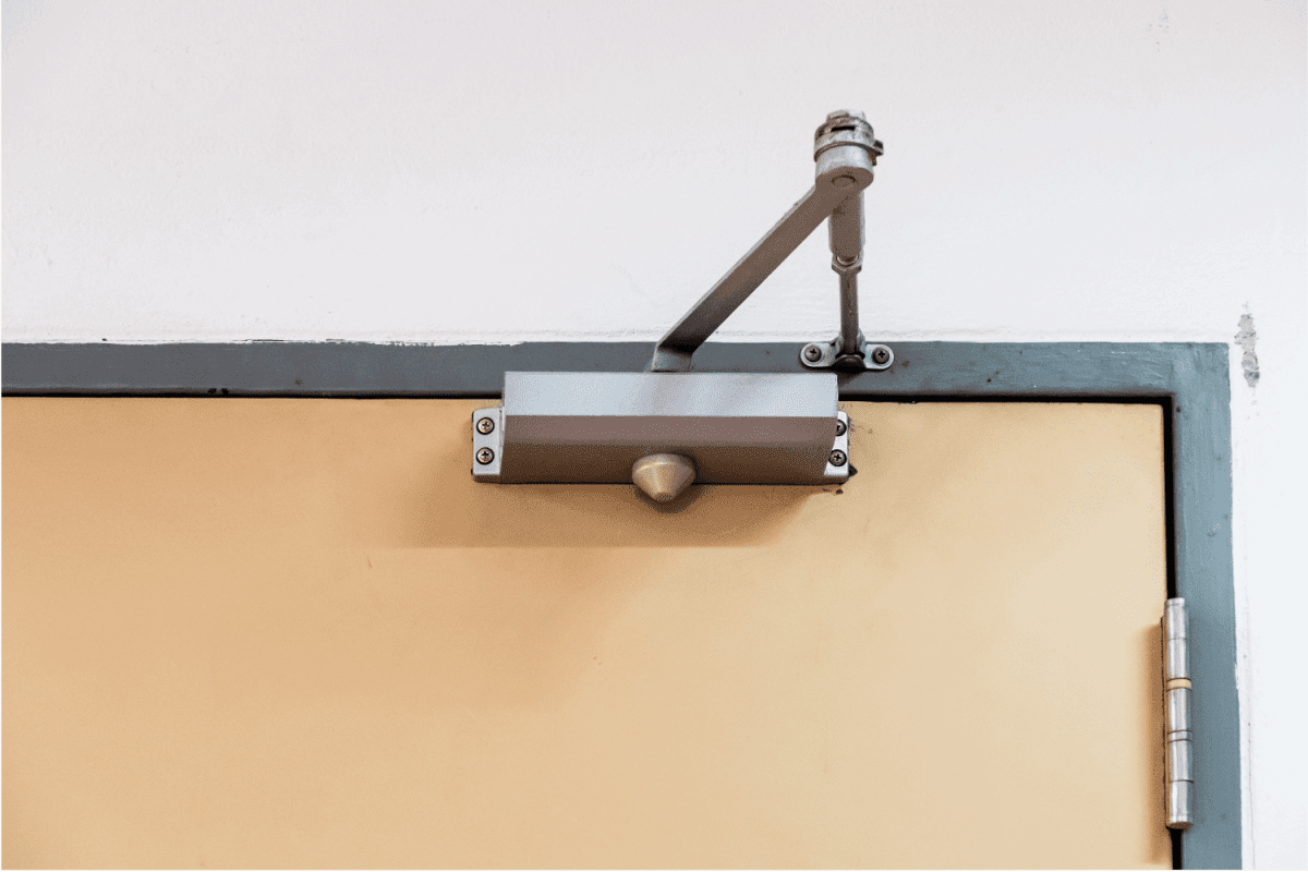 Clean door closers for a private room