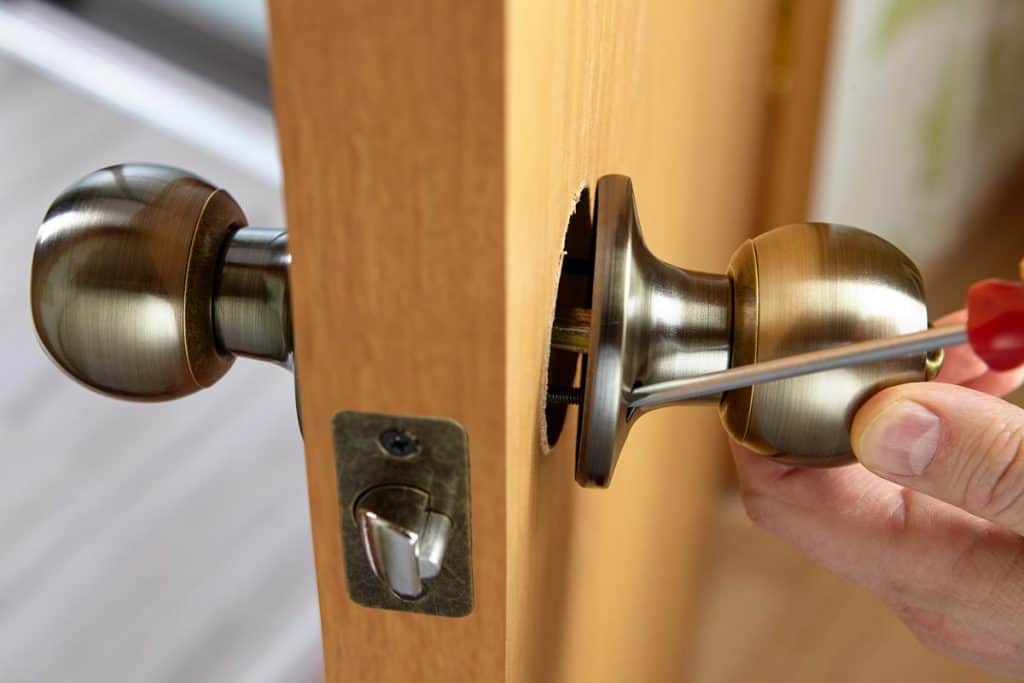 Locksmith fixes door handle rose with screw