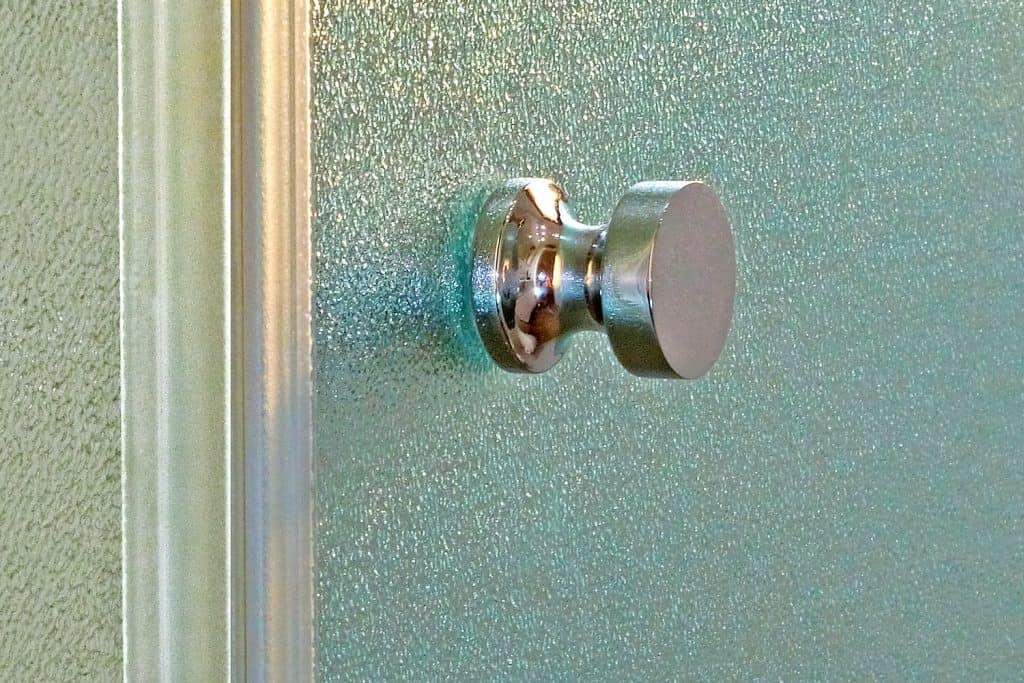 Brilliant, polished door handle for glass shower cubicle

