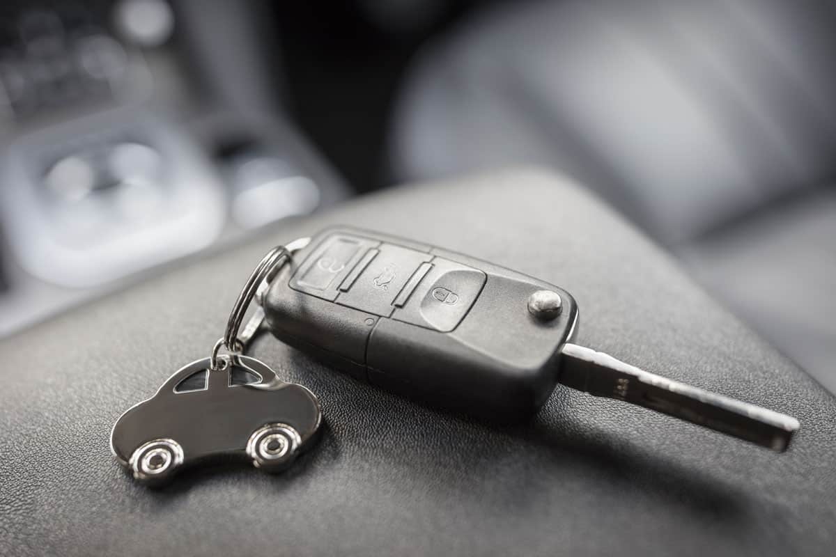 Car shape keyring and remote control key in vehicle